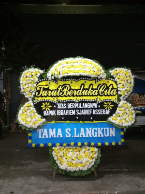 Papan Bunga Duka di Durai